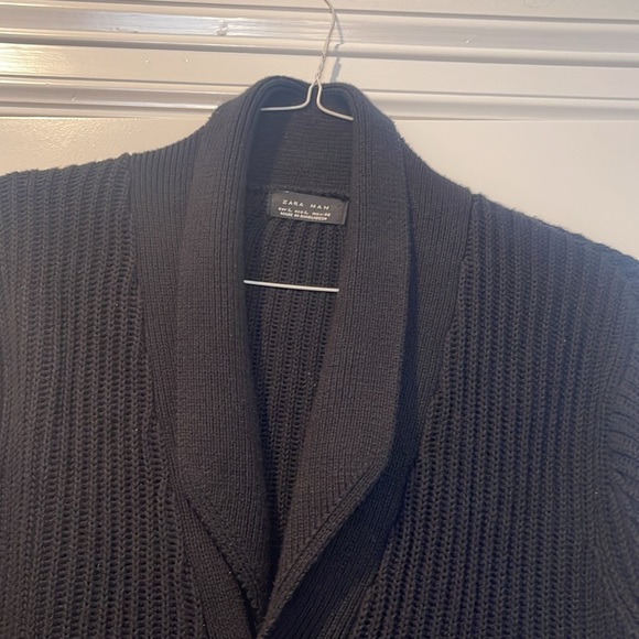 Zara man size large, black cardigan, front open gently used - Picture 3 of 8